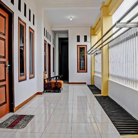 Spot On 93385 Penginapan Hj Lilis 2 Syariah Hotel Sukabumi Luaran gambar