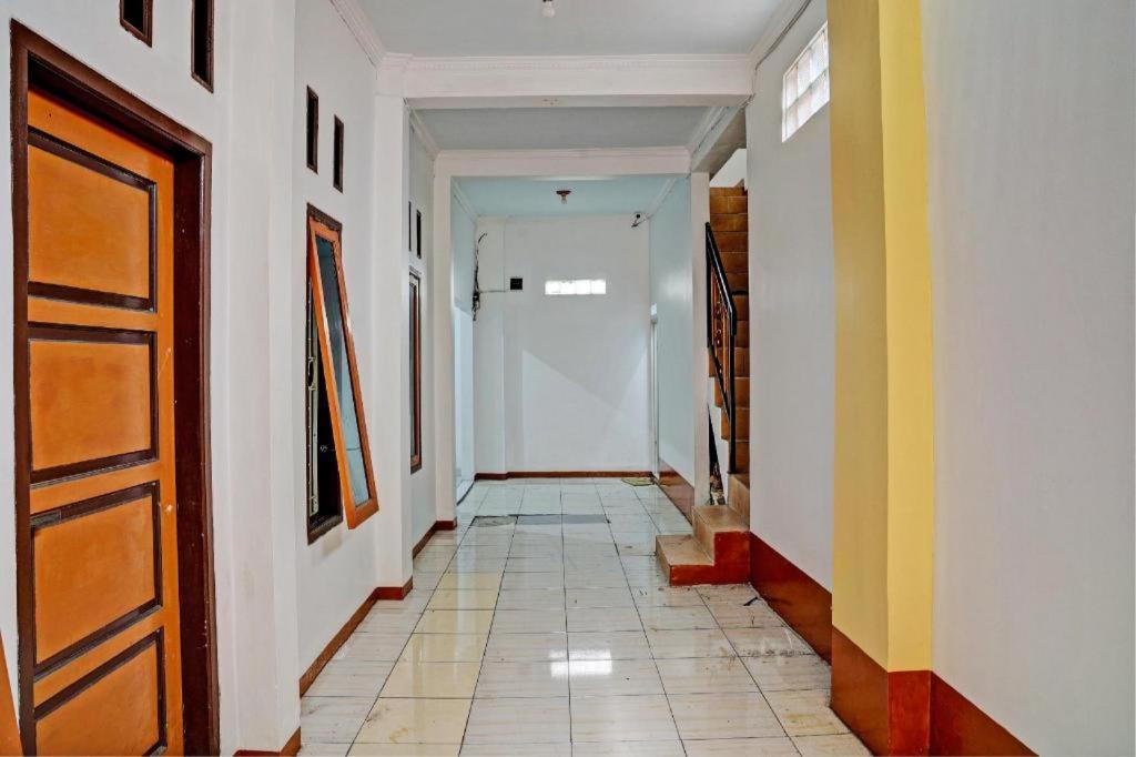 Spot On 93385 Penginapan Hj Lilis 2 Syariah Hotel Sukabumi Luaran gambar