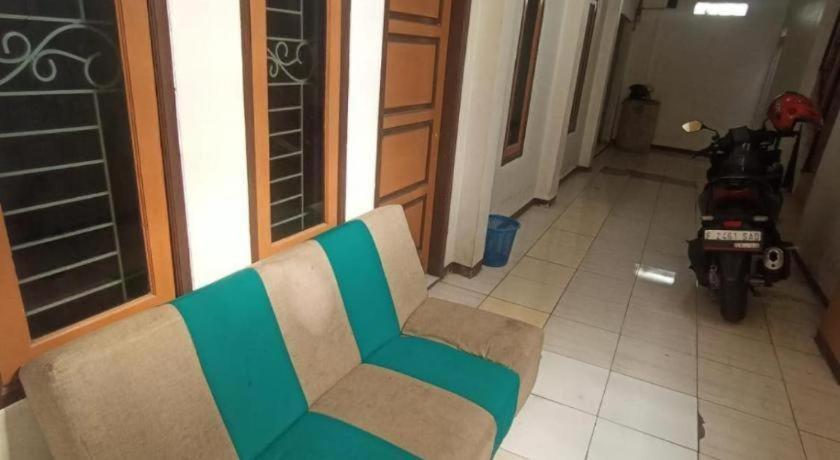 Spot On 93385 Penginapan Hj Lilis 2 Syariah Hotel Sukabumi Luaran gambar