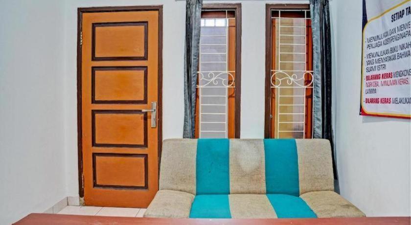 Spot On 93385 Penginapan Hj Lilis 2 Syariah Hotel Sukabumi Luaran gambar