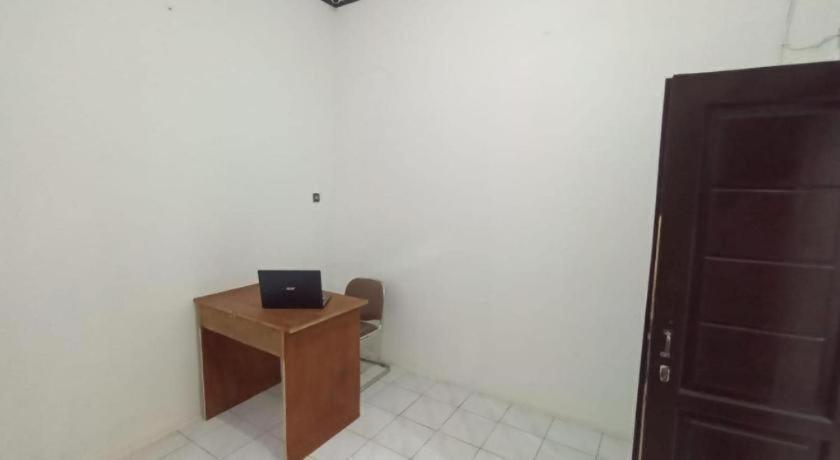 Spot On 93385 Penginapan Hj Lilis 2 Syariah Hotel Sukabumi Luaran gambar